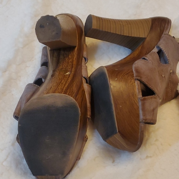 Heeled sandal - Picture 3 of 3